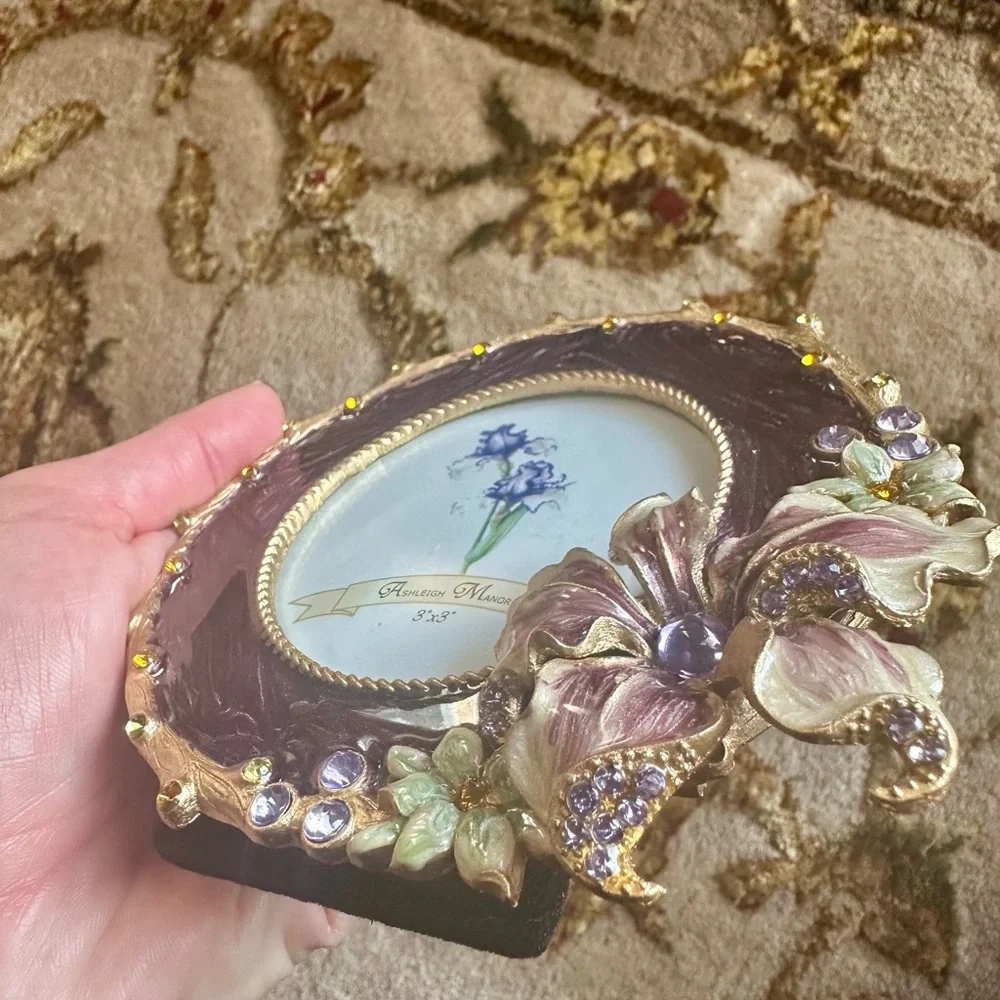 NIB Victorian Garden Romance 3x3 frame